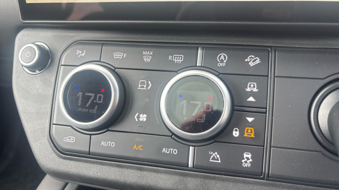 Land Rover Defender 3.0 D350 X-Dynamic HSE 110 5dr Auto Diesel Estate - Image 27
